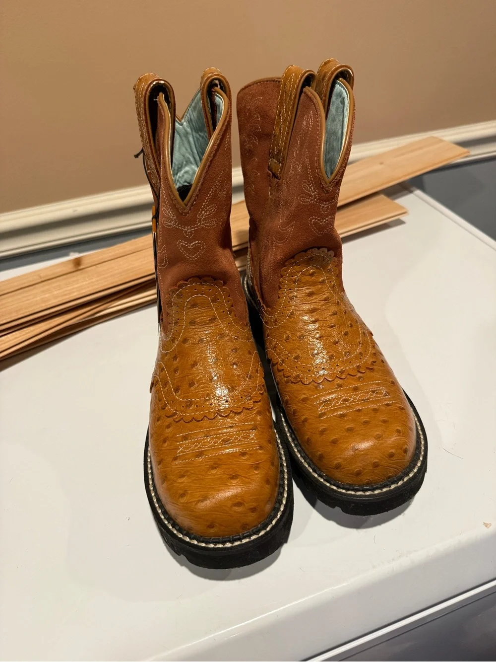 Ariat Fatbaby Tan Ostrich-Texture Pull-On Western Boots brand new with tags